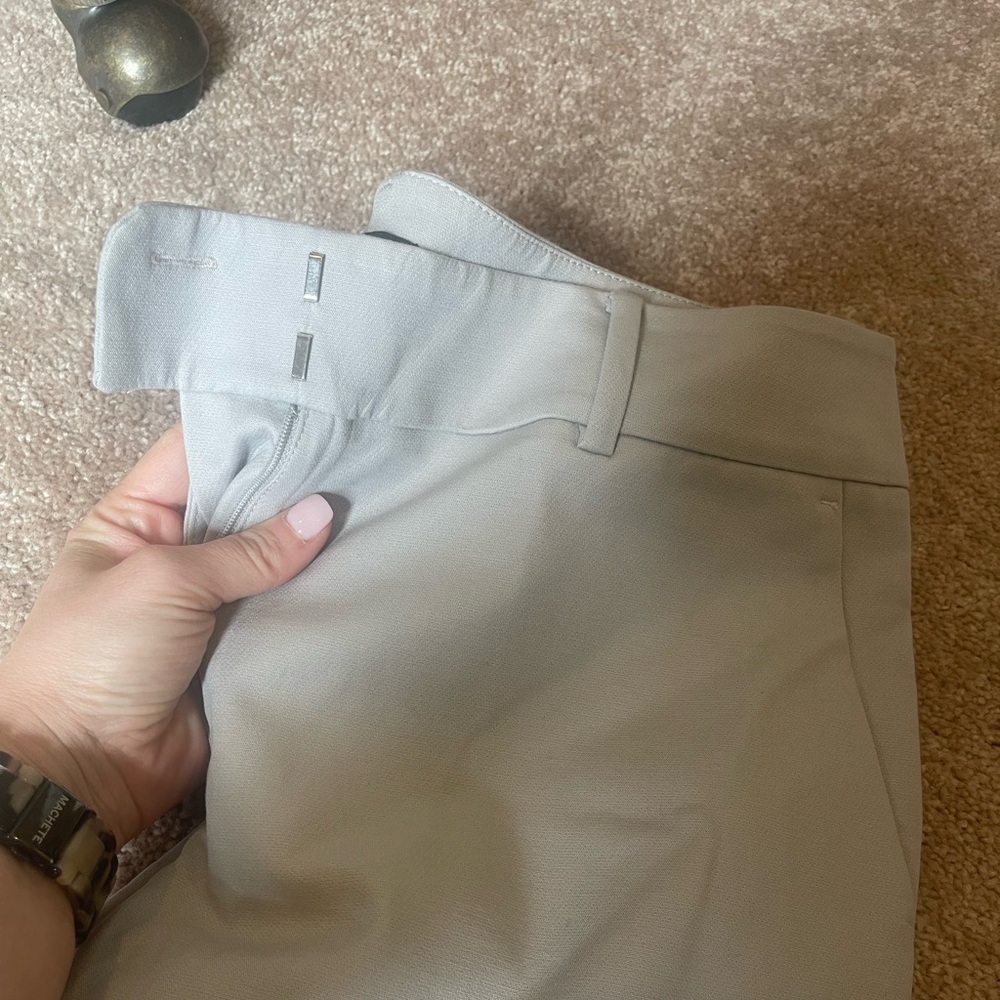 Cropped straight leg trousers in linen/greige color